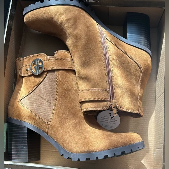 Stunning Giani Bernini Woman’s Halllee Faux Leather Ankle Boots Size 8 New - Picture 4 of 5